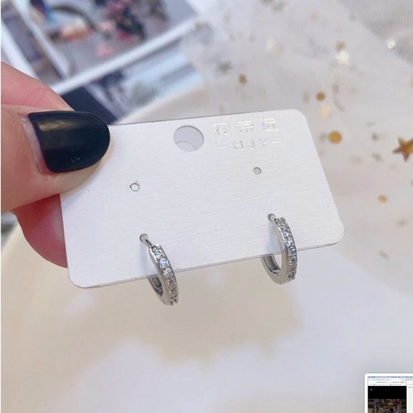 Simple Band Earring - Picture 2 of 3